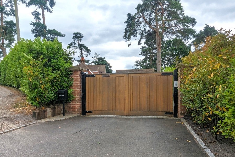House The Ridgeway in Surrey Heath