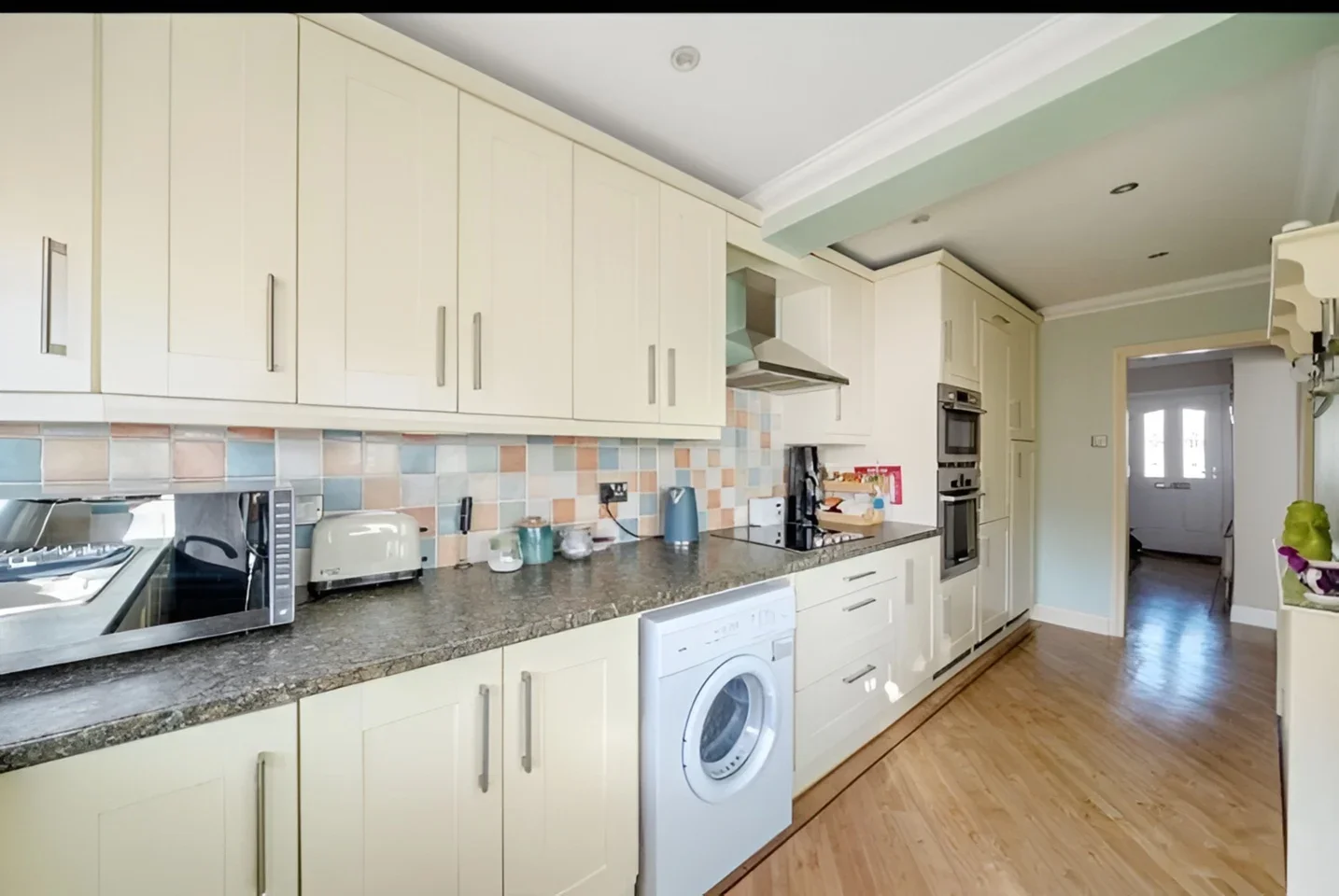 Room Philip Avenue in Greater London