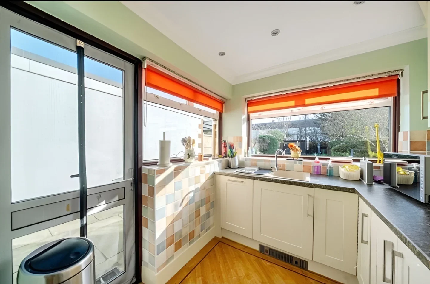 Room Philip Avenue in Greater London