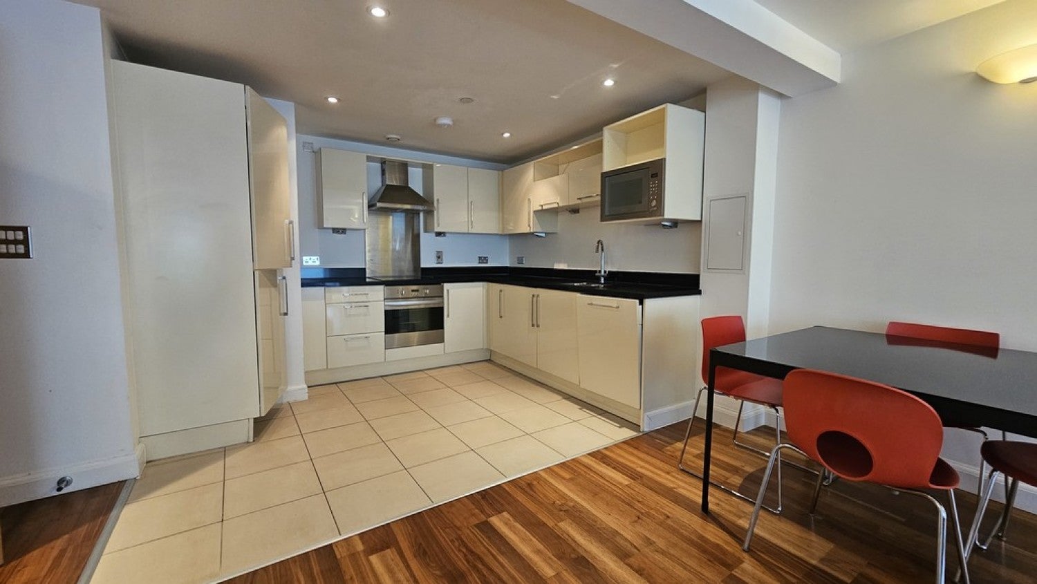 Flat The Hayes in Cardiff