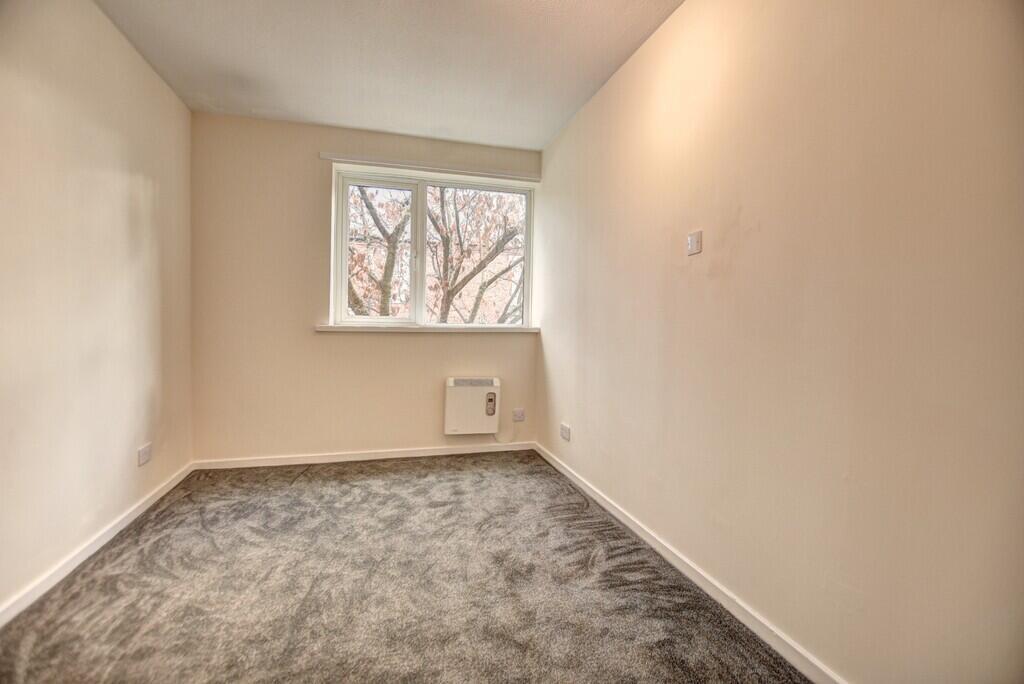 Flat Gordon Road in Greater London