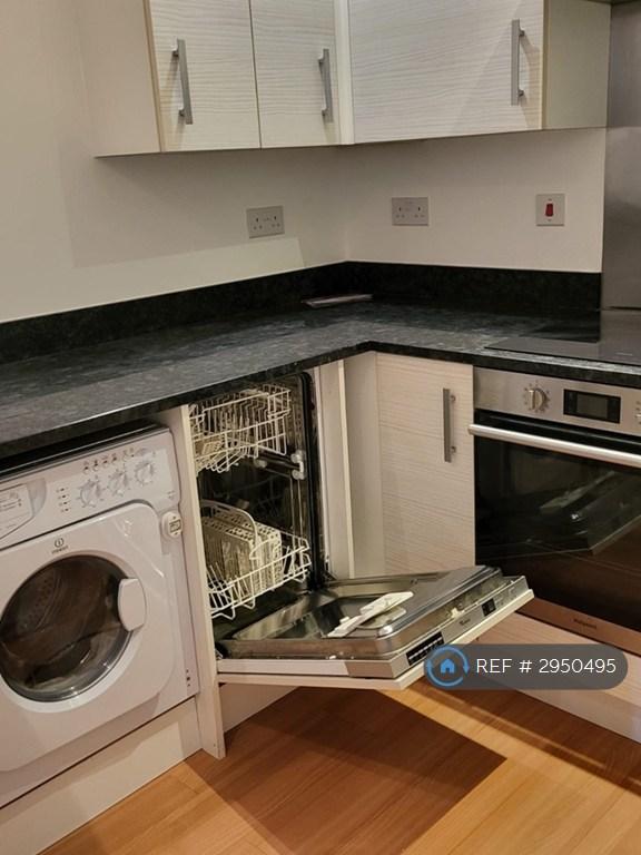 Flat Poppleton Close in Coventry