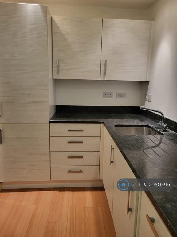 Flat Poppleton Close in Coventry