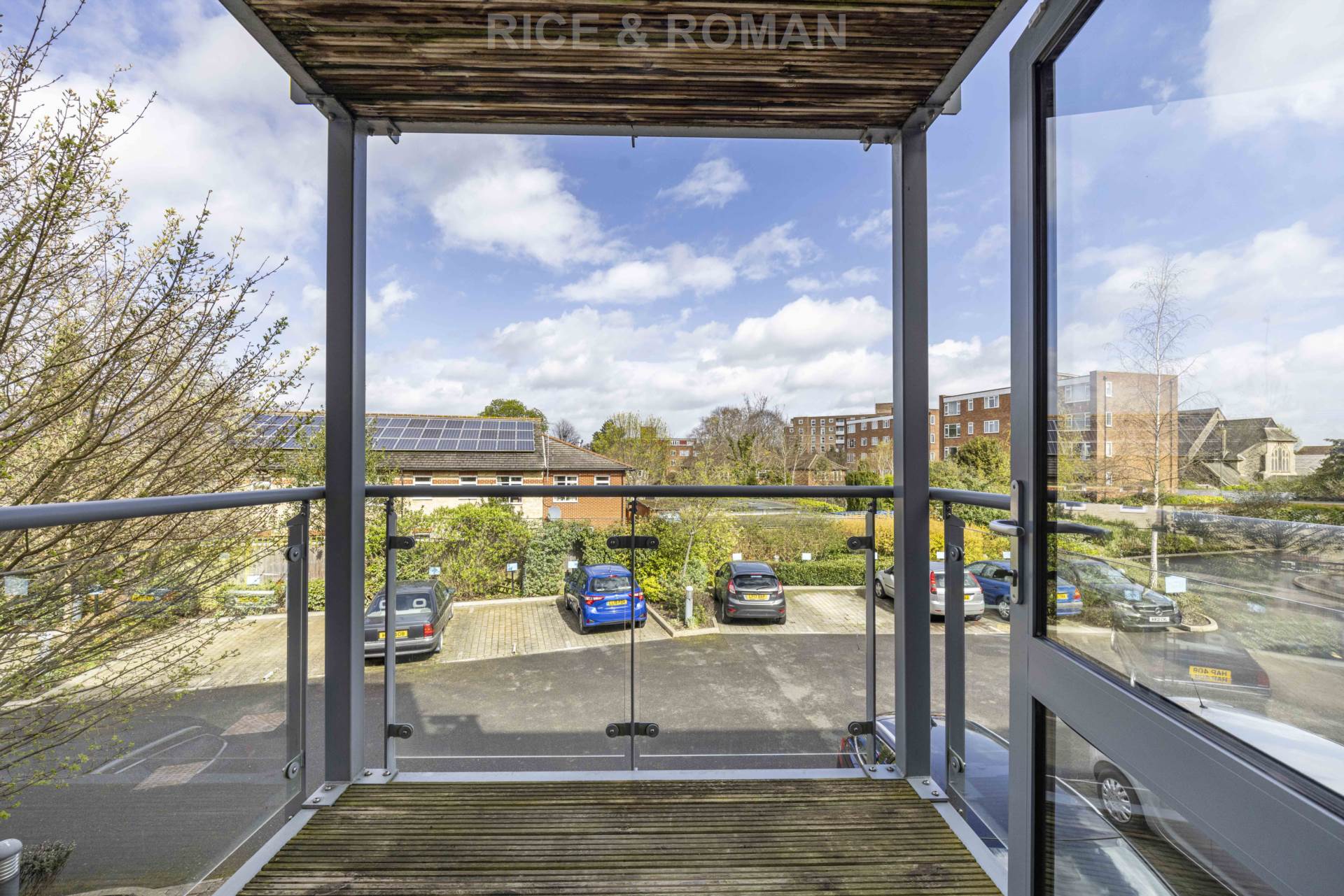 Flat Shotfield in Greater London