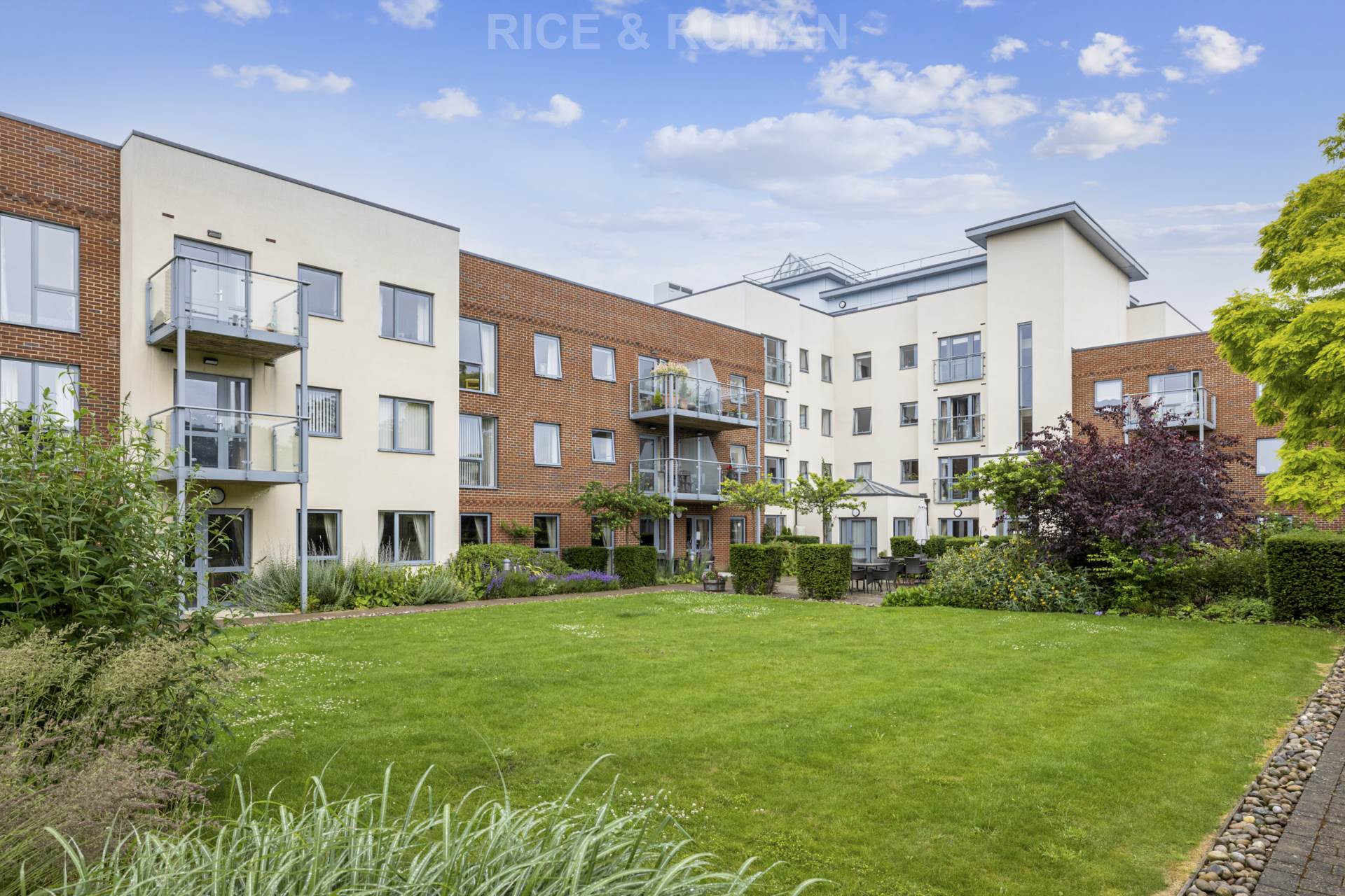 Flat Shotfield in Greater London