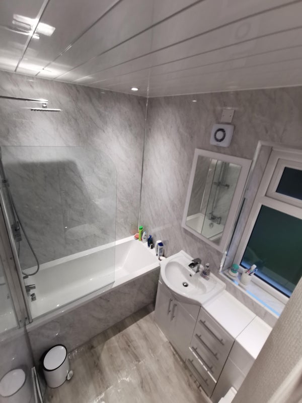 Room Mitchell Avenue in Cambuslang