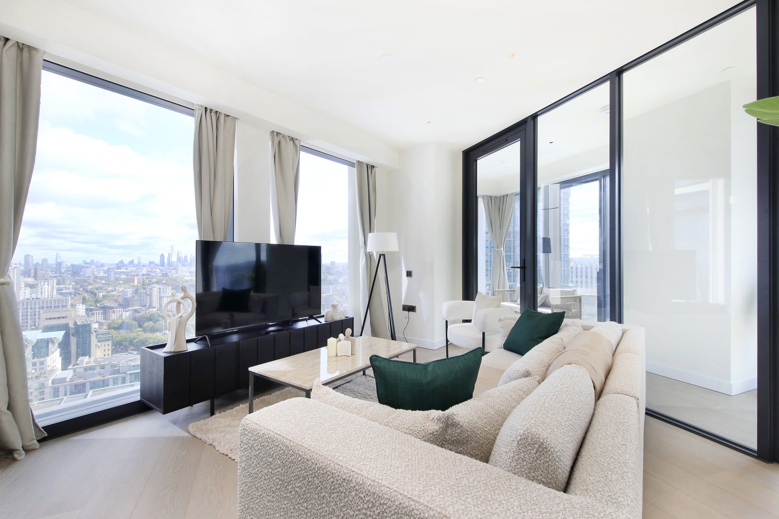 Flat Nine Elms Lane in Greater London
