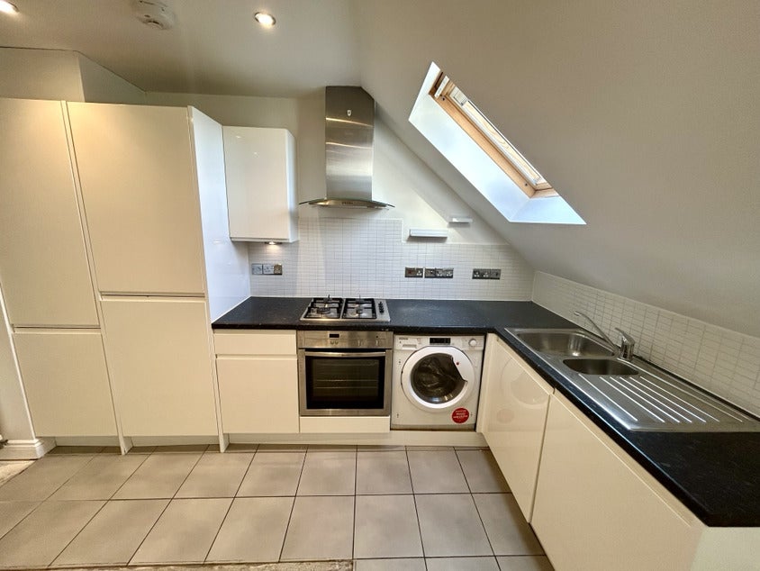 Flat Lymington Road in Highcliffe-on-Sea