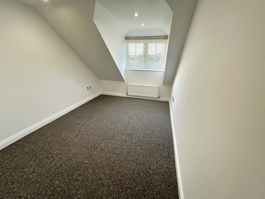 Flat Lymington Road in Highcliffe-on-Sea