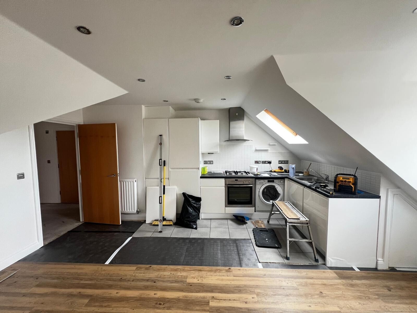 Flat Lymington Road in Highcliffe-on-Sea
