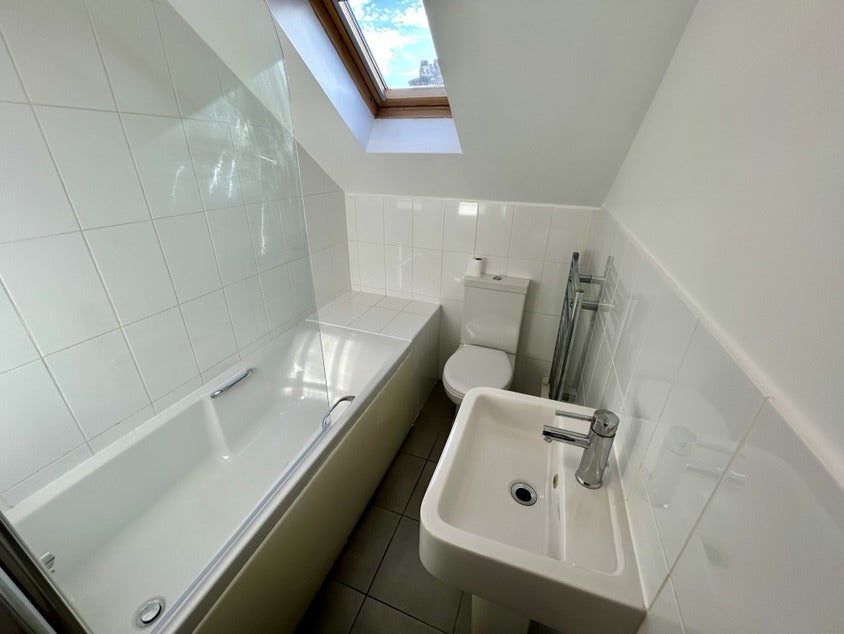 Flat Lymington Road in Highcliffe-on-Sea