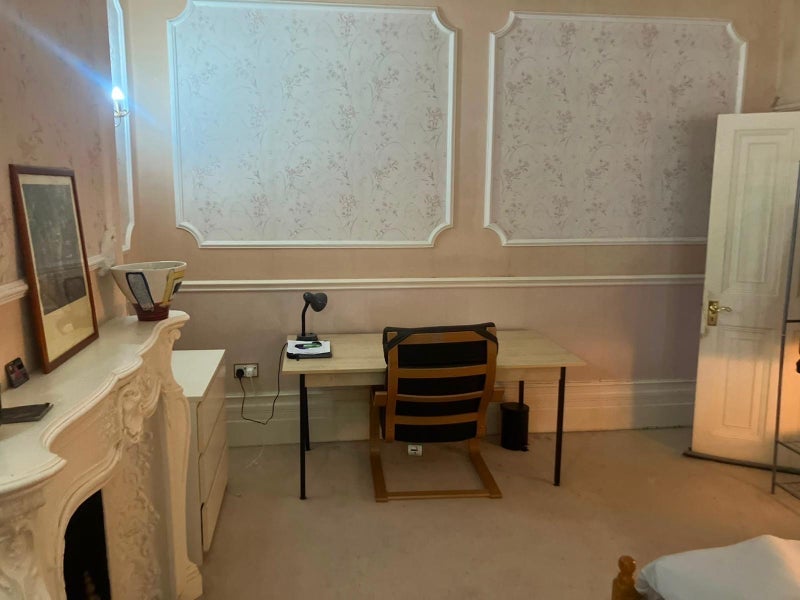 Room Essex Road in Greater London