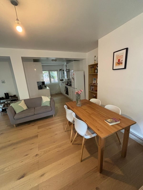 Room Compton Street in Greater London