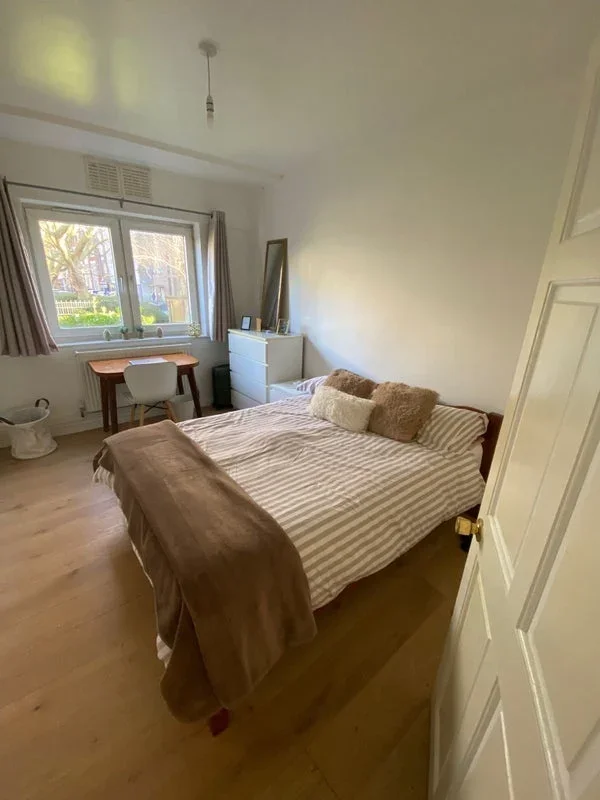 Room Compton Street in Greater London