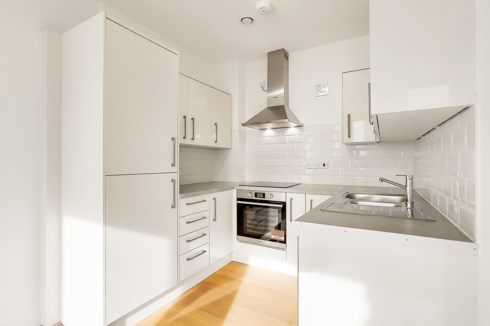 Flat Wakering Road in Greater London