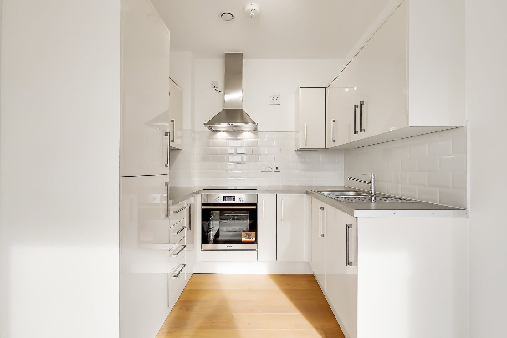 Flat Wakering Road in Greater London