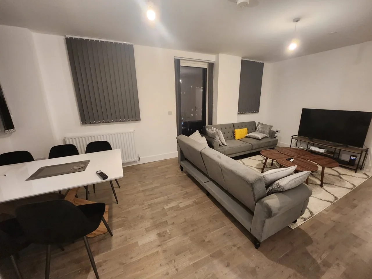 Room Healum Avenue in Greater London