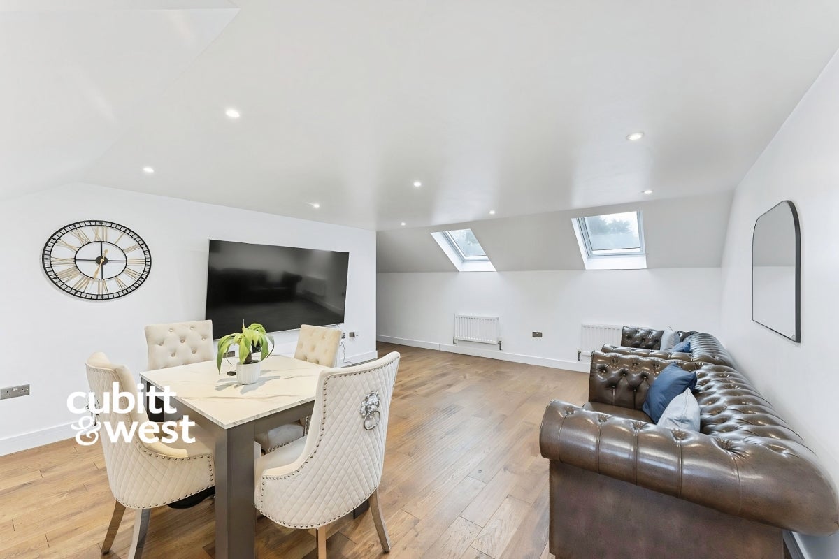 Flat Brunswick Terrace in Hove