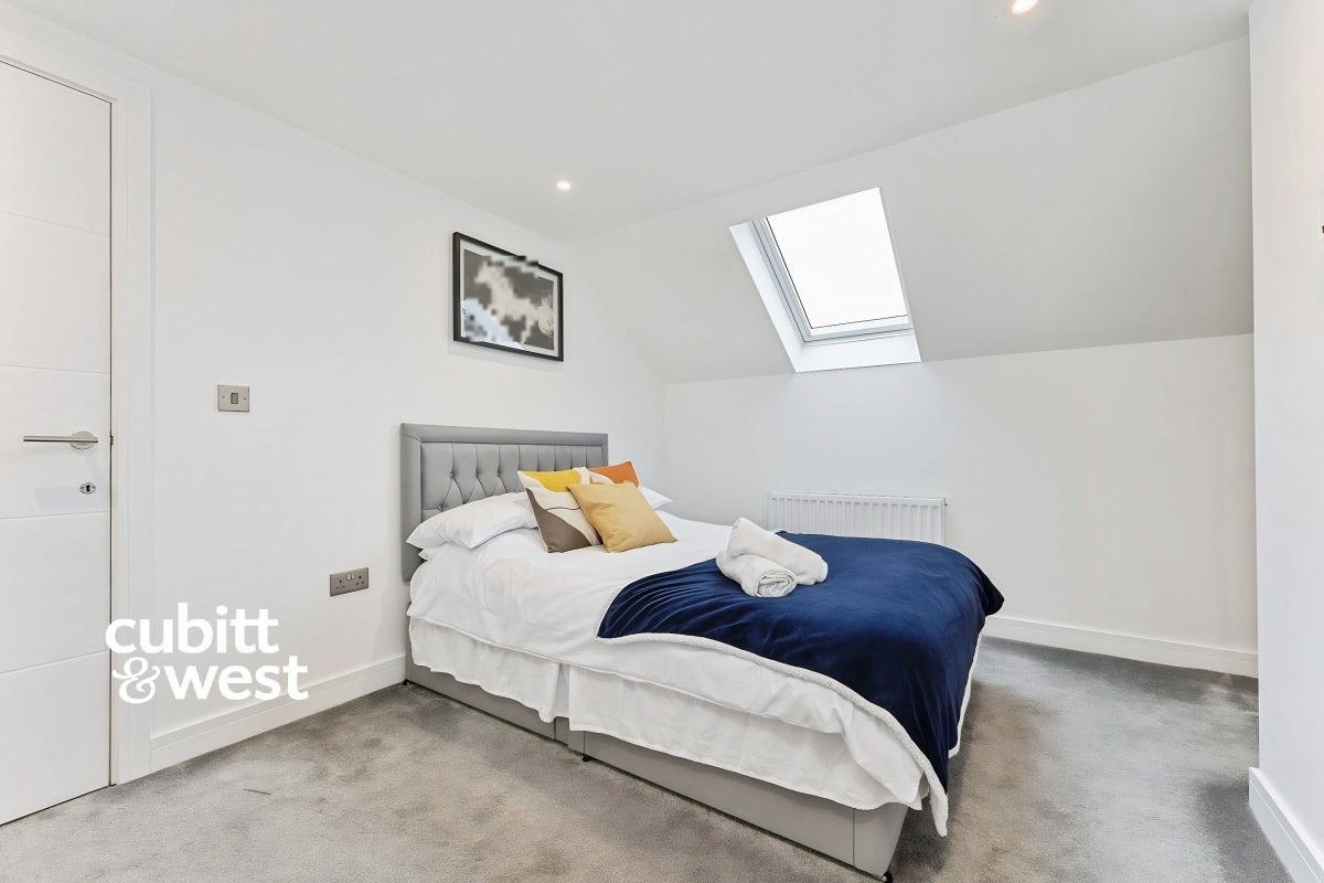 Flat Brunswick Terrace in Hove