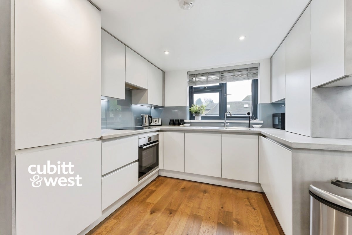 Flat Brunswick Terrace in Hove