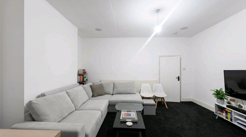 Room Hamer Drive in Trafford