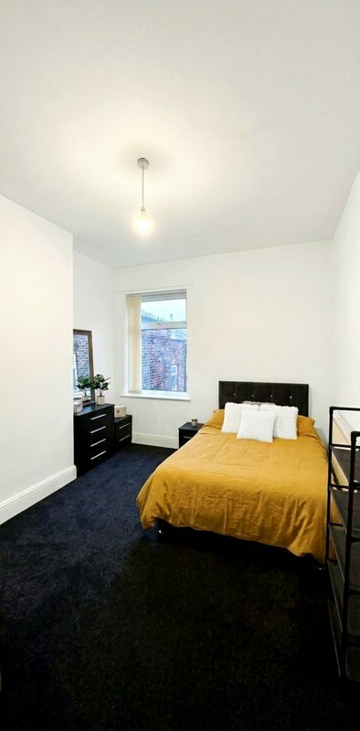 Room Hamer Drive in Trafford