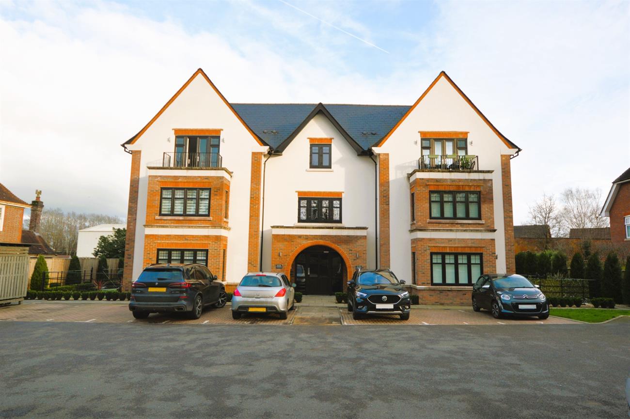 Flat London Road in Surrey Heath