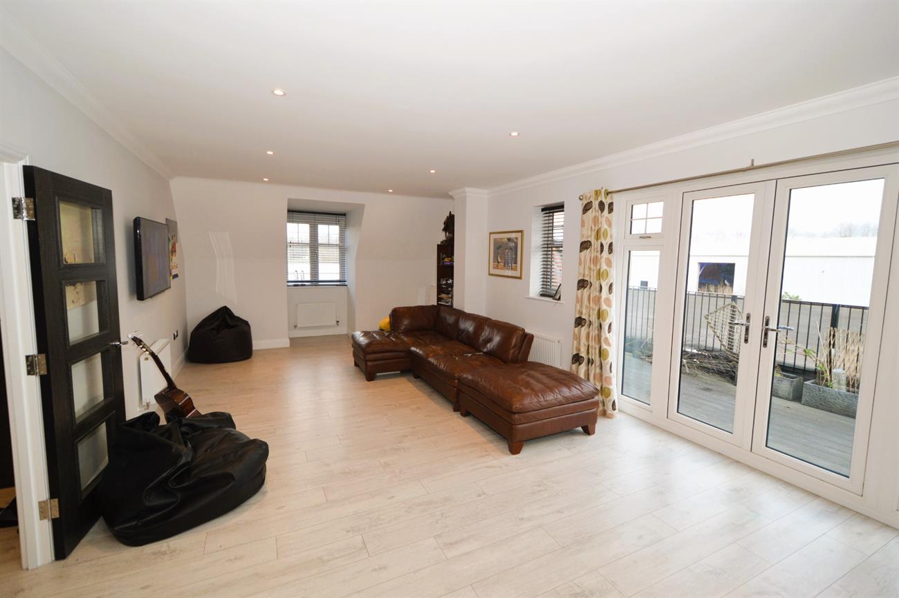 Flat London Road in Surrey Heath