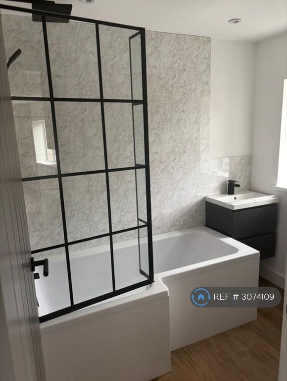 Flat Chantry Lane in Grimsby