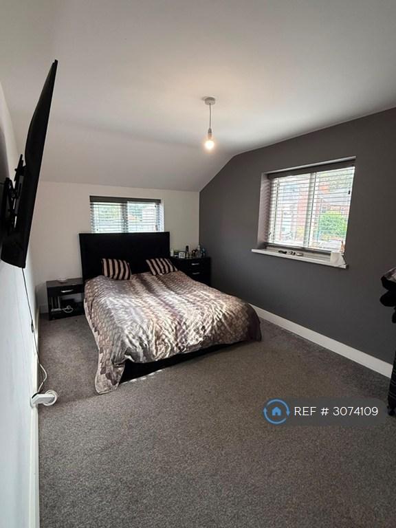Flat Chantry Lane in Grimsby