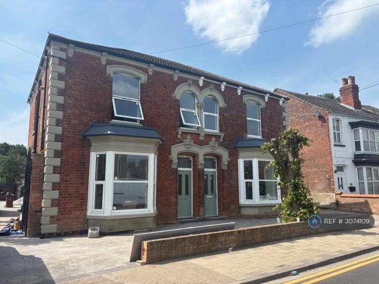 Flat Chantry Lane in Grimsby