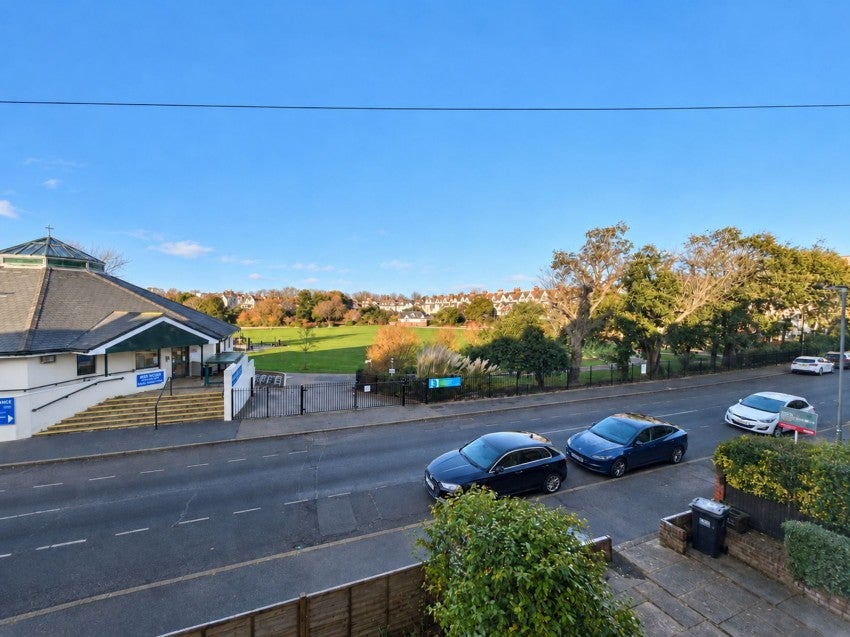 Flat Egerton Road in Rother