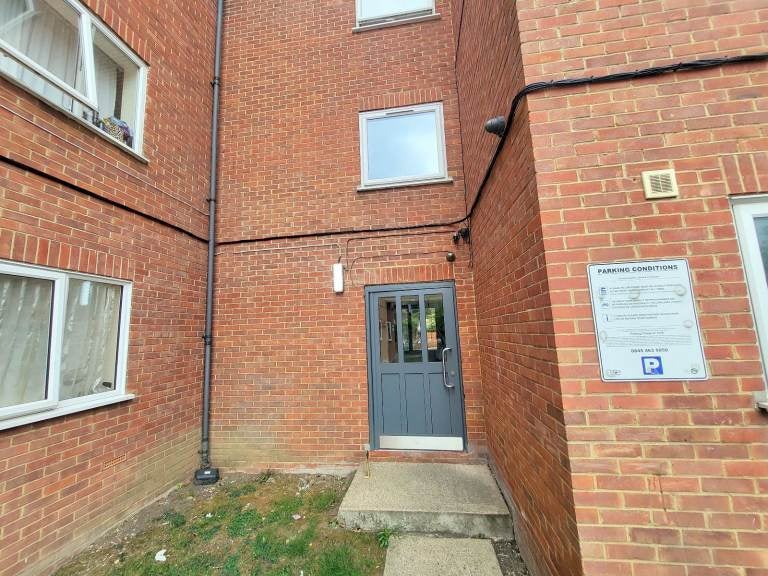 Flat Gurney Close in Greater London