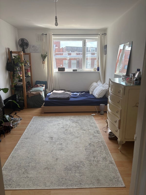Room Cheseman Street in Greater London