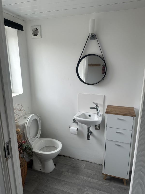 Room Emberley Close in Ferndown