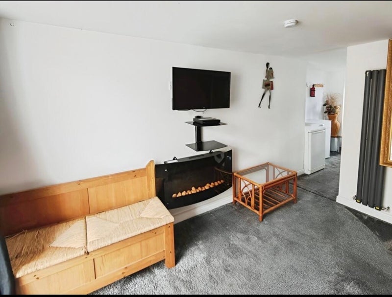 Room Emberley Close in Ferndown