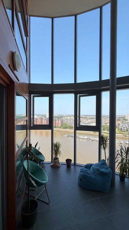 Room Lombard Road in Greater London