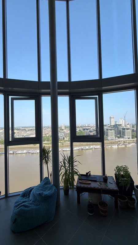 Room Lombard Road in Greater London