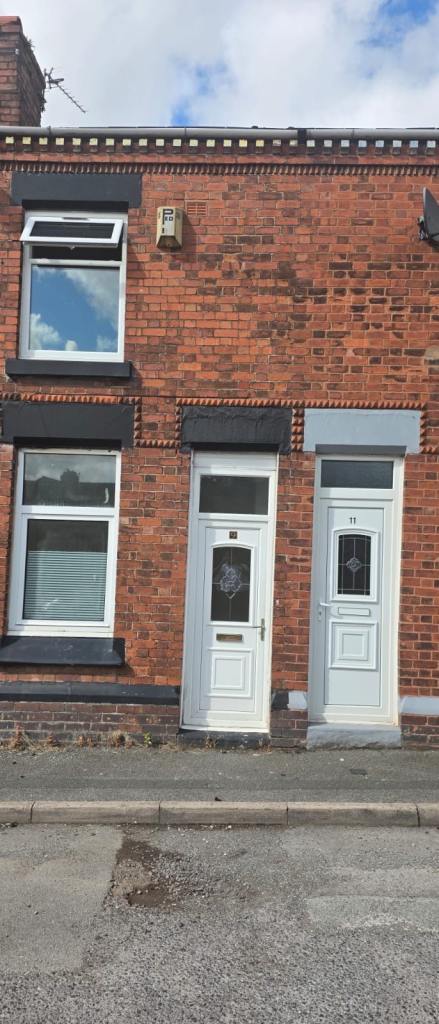 House Hawthorne Road in St Helens