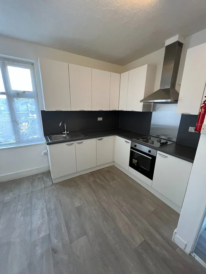 Flat Thorold Road in Greater London