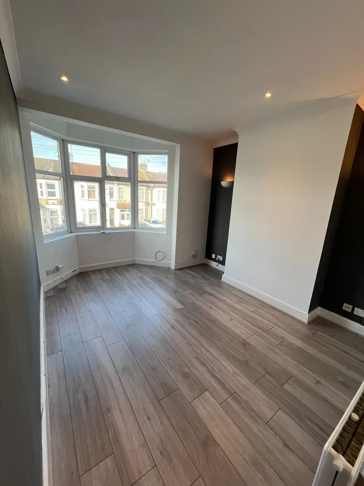 Flat Thorold Road in Greater London