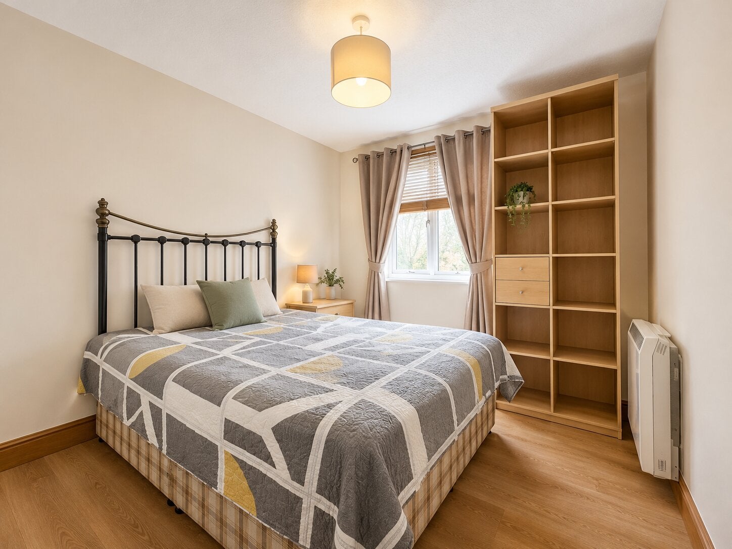 Flat Cherry Blossom Close in Greater London