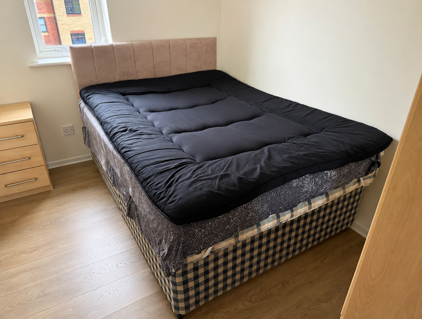 Flat Cherry Blossom Close in Greater London