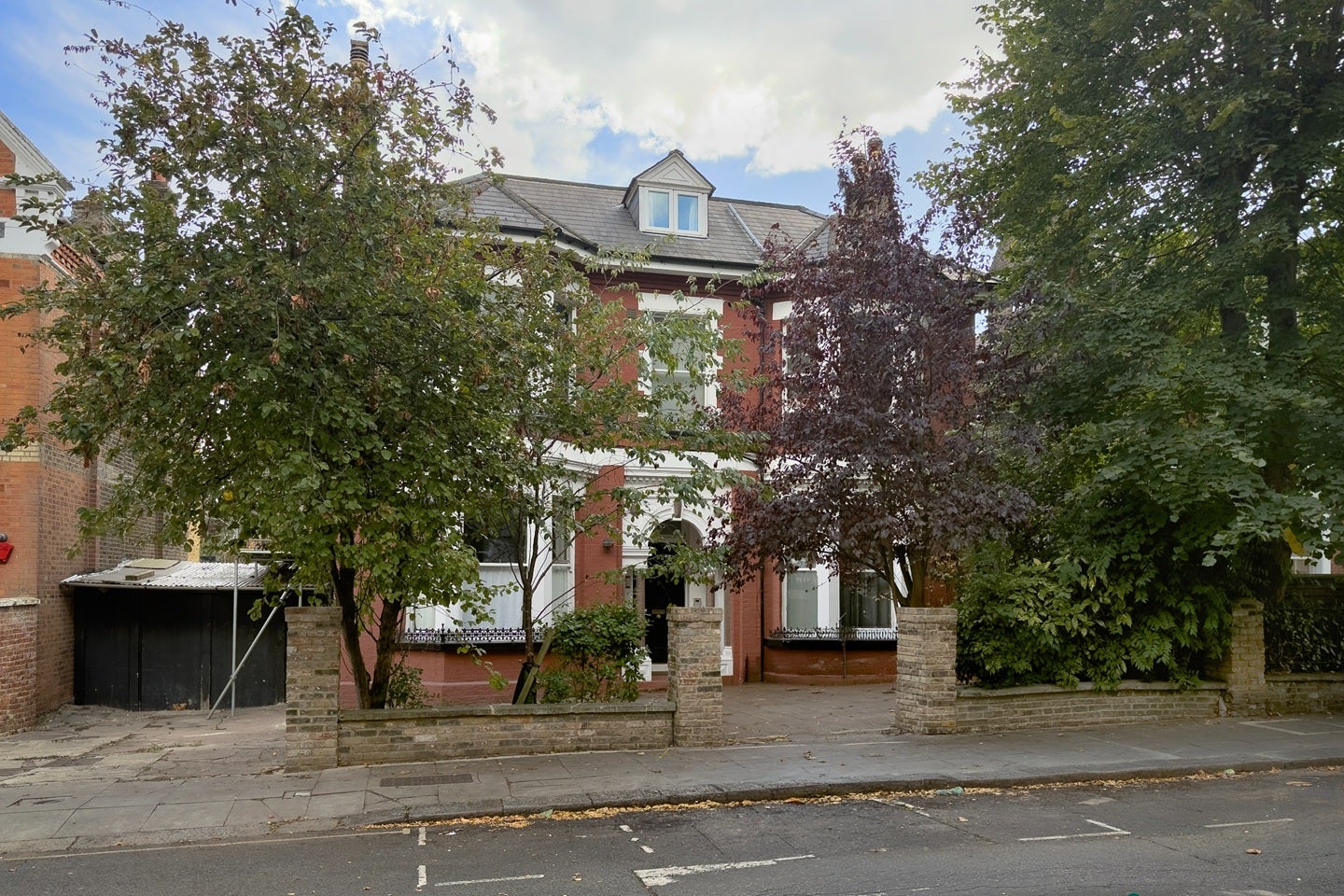 Flat Woodchurch Road in Greater London