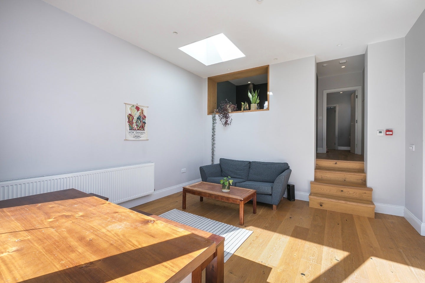 Flat Woodchurch Road in Greater London