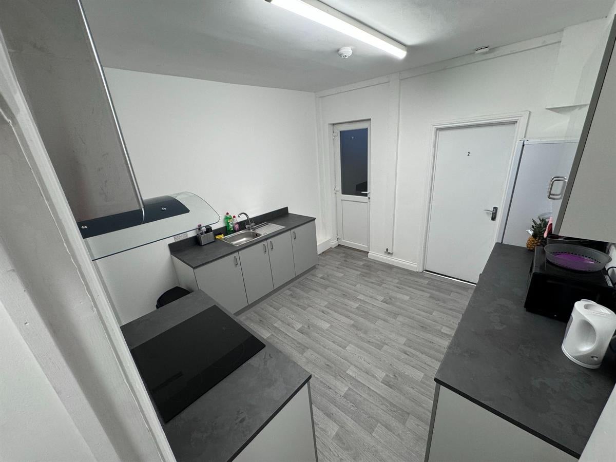 Room College Street in South Kesteven