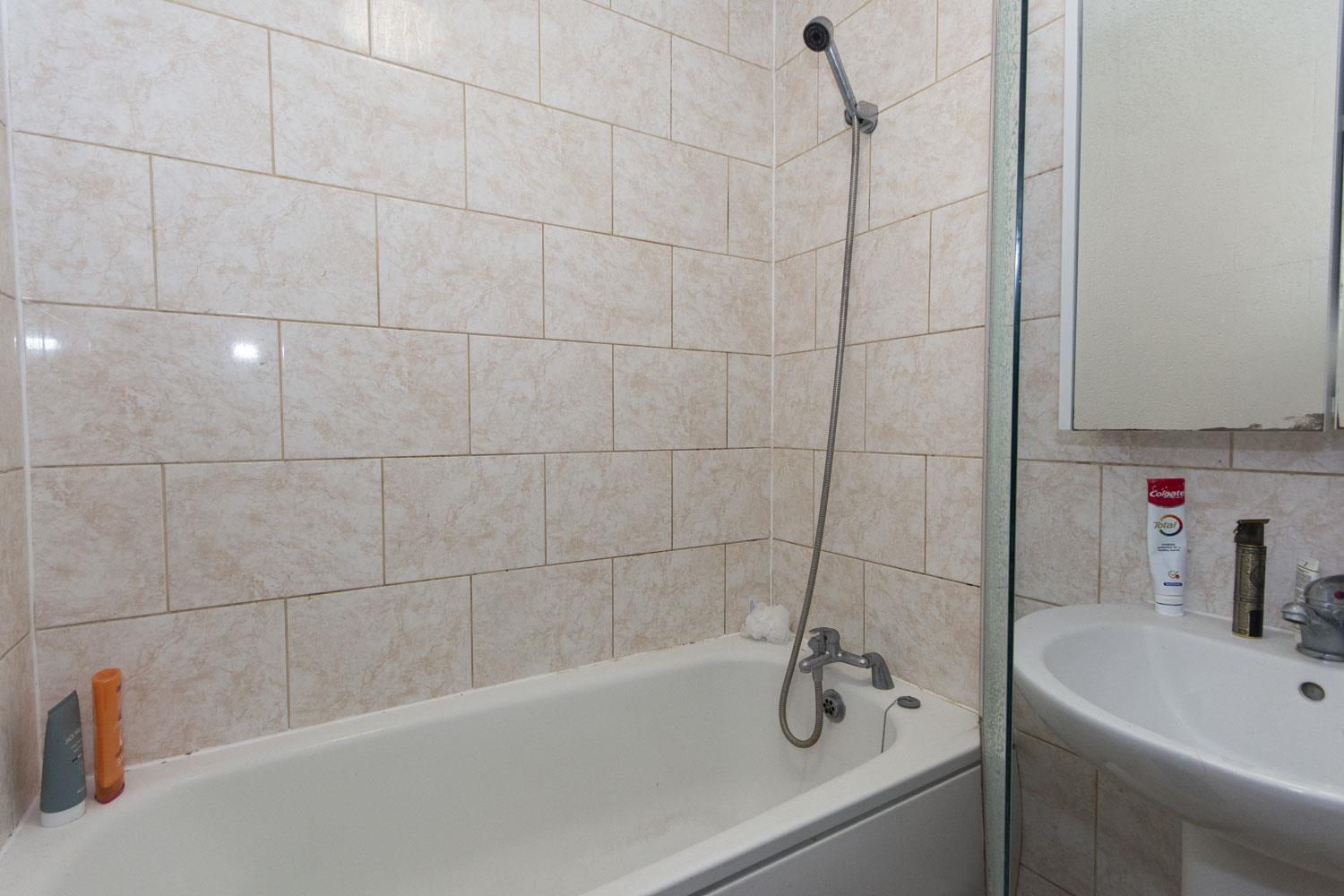 Flat Lavender Hill in Greater London