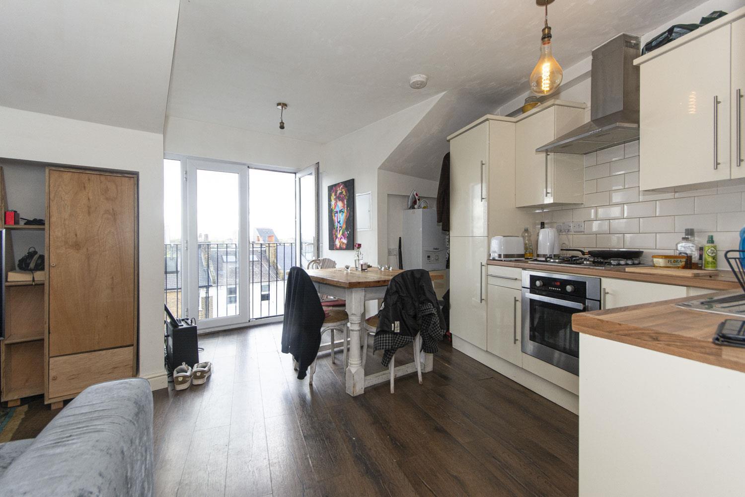 Flat Lavender Hill in Greater London