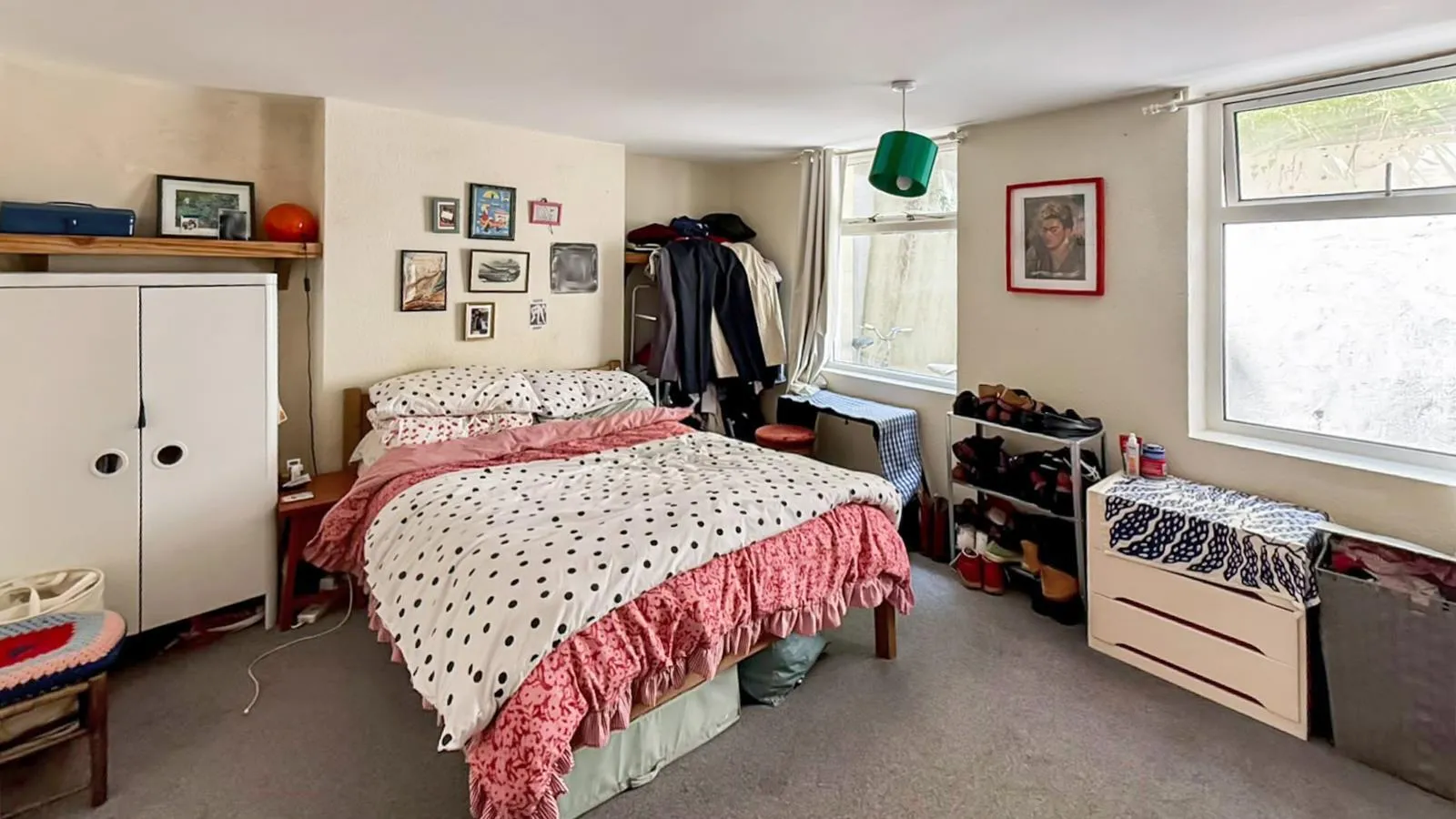 Flat Round Hill Crescent in Brighton