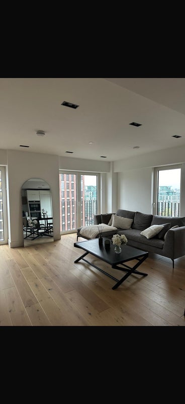 Flat Trenchold Street in Greater London